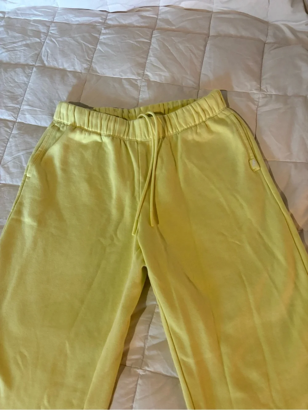 Yellow sweats - Picture 2 of 2